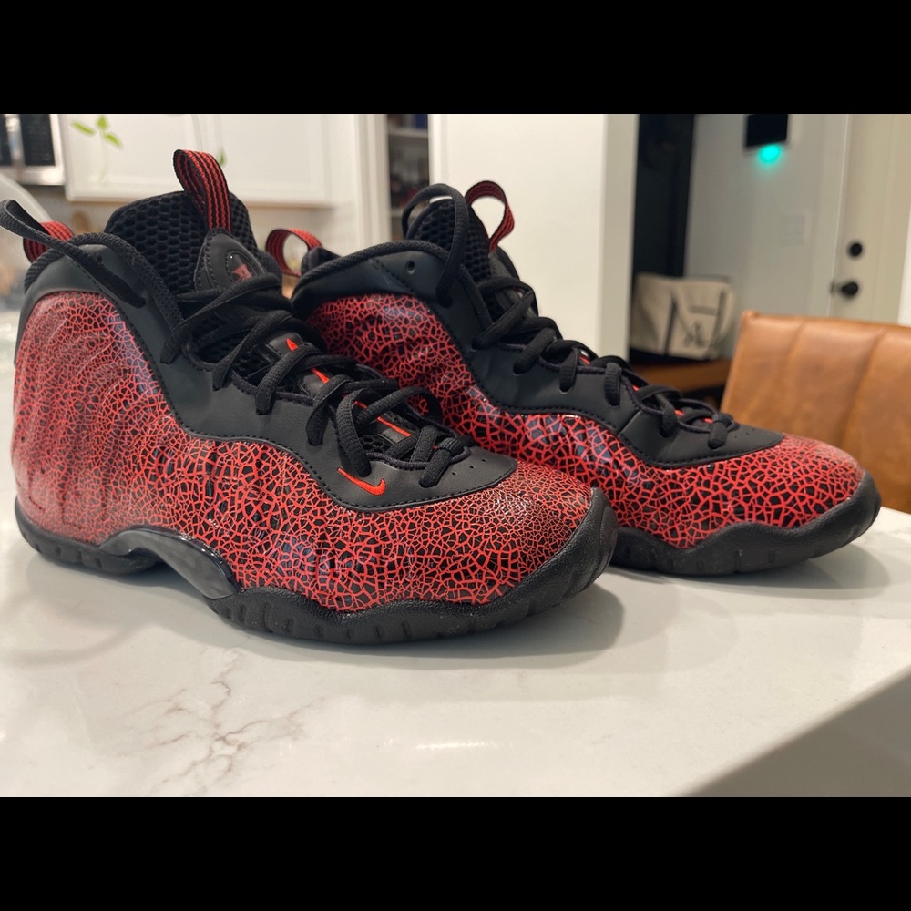 Deadstock Nike foamposite lava cracked one